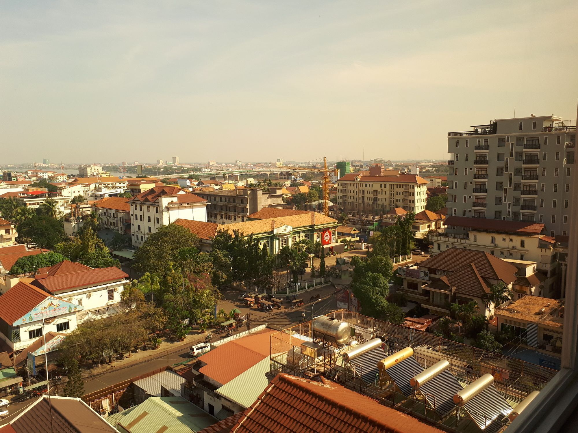 Kuch Oudom Hotel Phnom Penh Exterior foto